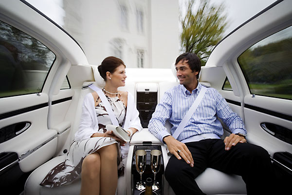 뒤로 Maybach Landaulette Maybach Landaulette Achterin